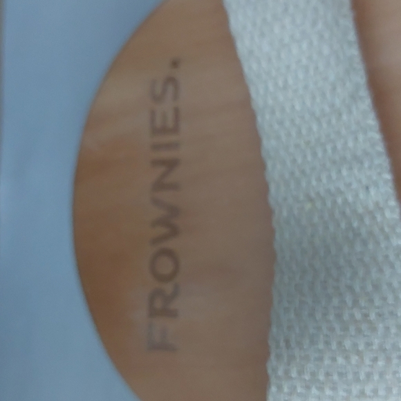 FREE with Bundle, NWOT DETOX MASSAGE BRUSH  from FROWNIES - Picture 4 of 4